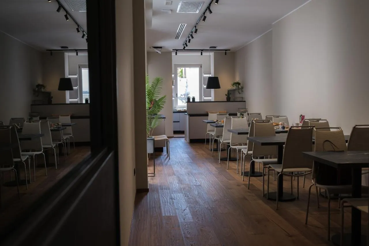 Palazzo Danisi Rooms&Suites Bari 3*,